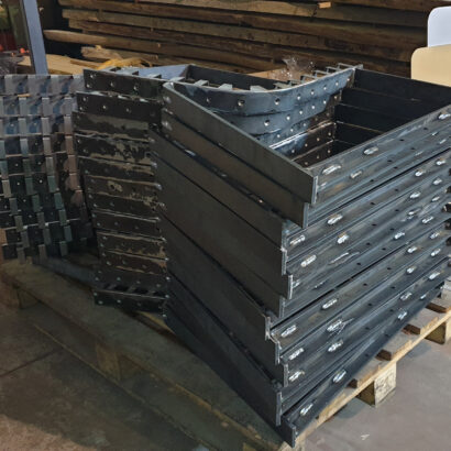 stalowa podstawa lawki warszawskiej