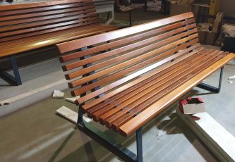 montaż ławki warszawskiej